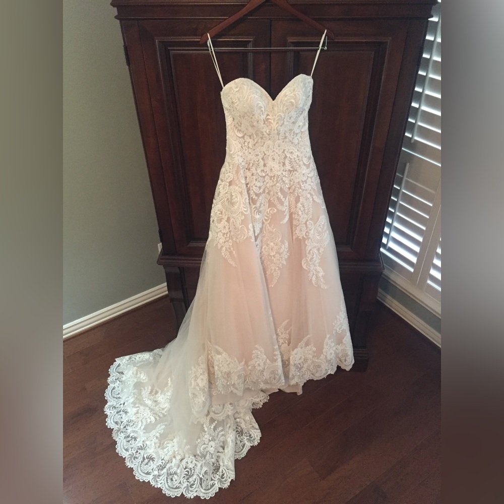Wedding Dress, like new, never worn!